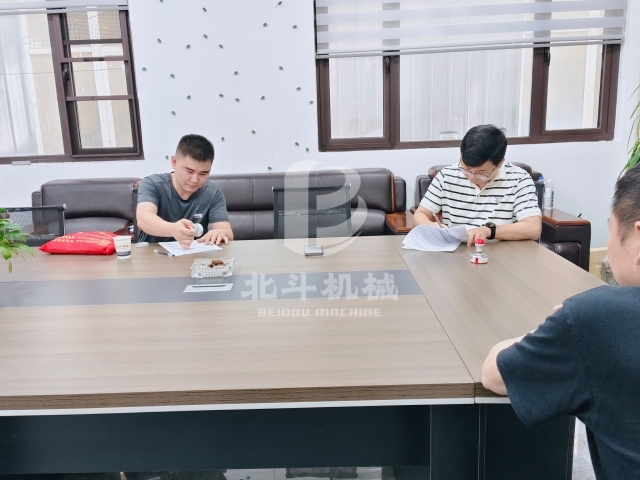 實(shí)地考察敲定合作 炭化爐項(xiàng)目成功簽約